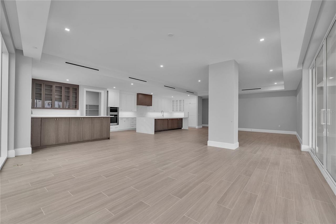 70 Avenida Veneccia, Unit 304, Sarasota, FL 34242 Photo