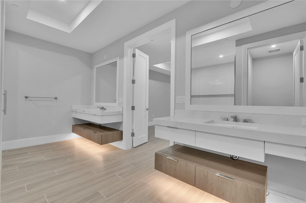 70 Avenida Veneccia, Unit 304, Sarasota, FL 34242 Photo
