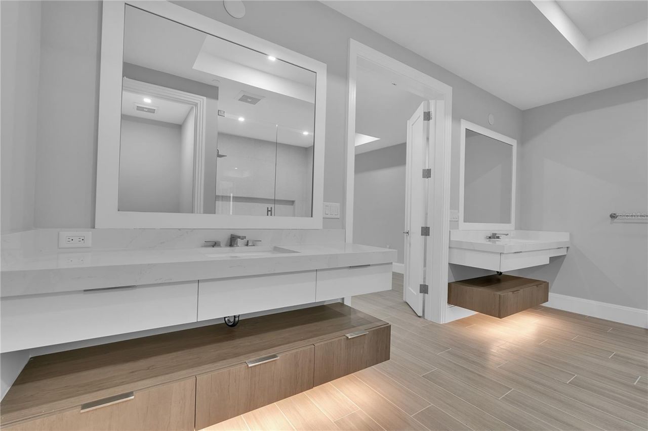 70 Avenida Veneccia, Unit 304, Sarasota, FL 34242 Photo