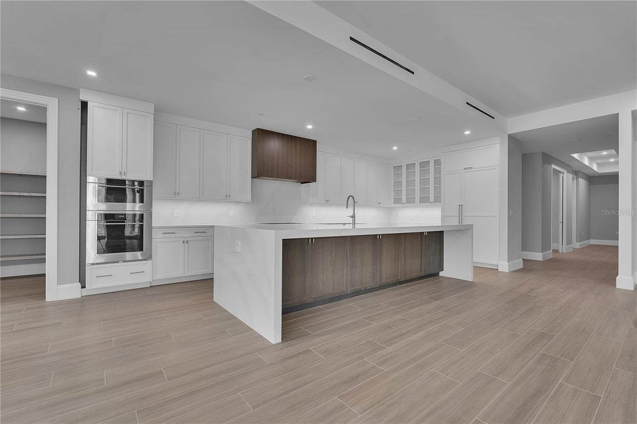 70 Avenida Veneccia, Unit 304, Sarasota, FL 34242 Photo