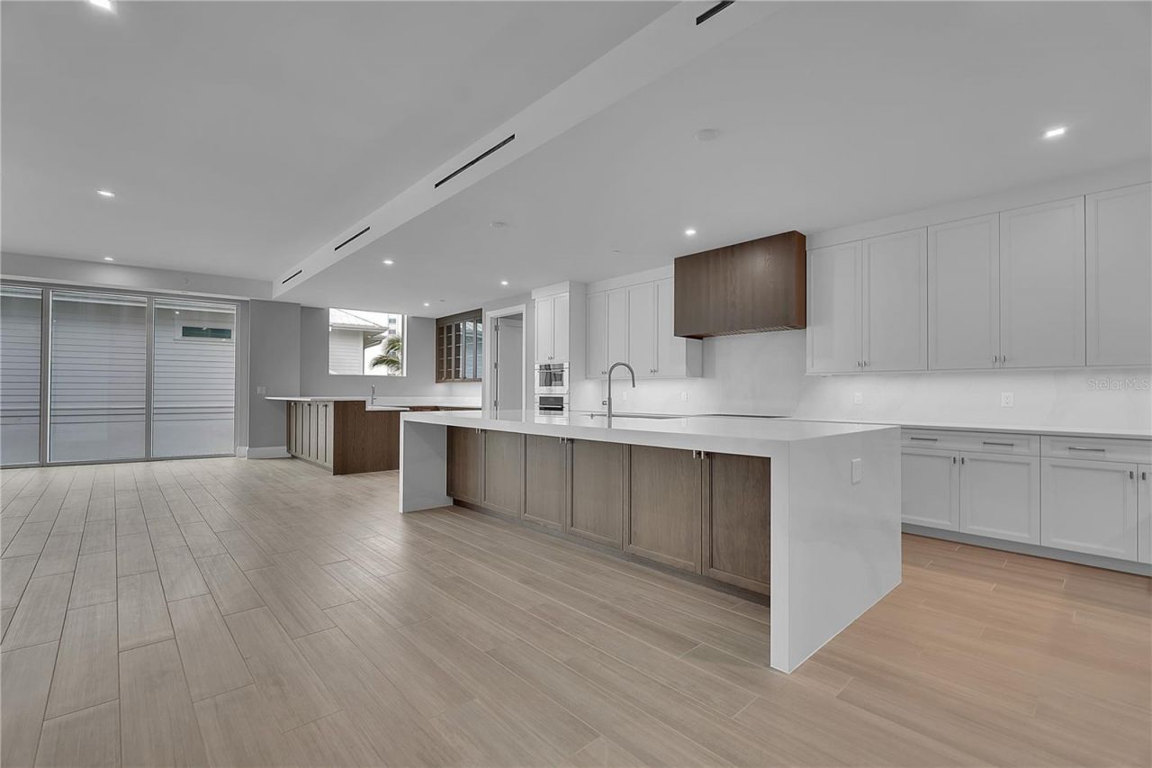 70 Avenida Veneccia, Unit 304, Sarasota, FL 34242 Photo
