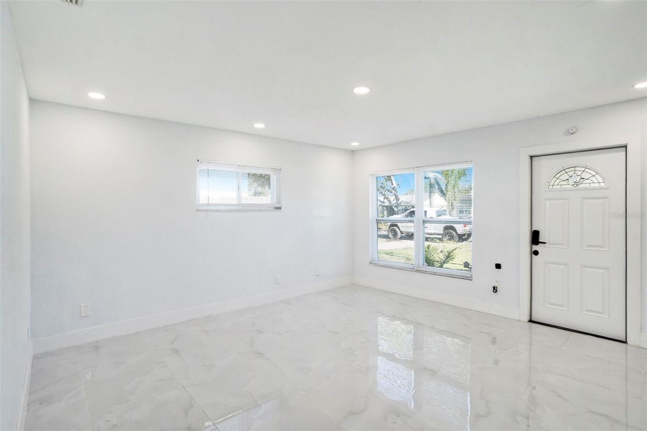 1778 New Hampshire Avenue Ne, Saint Petersburg, FL 33703 Photo