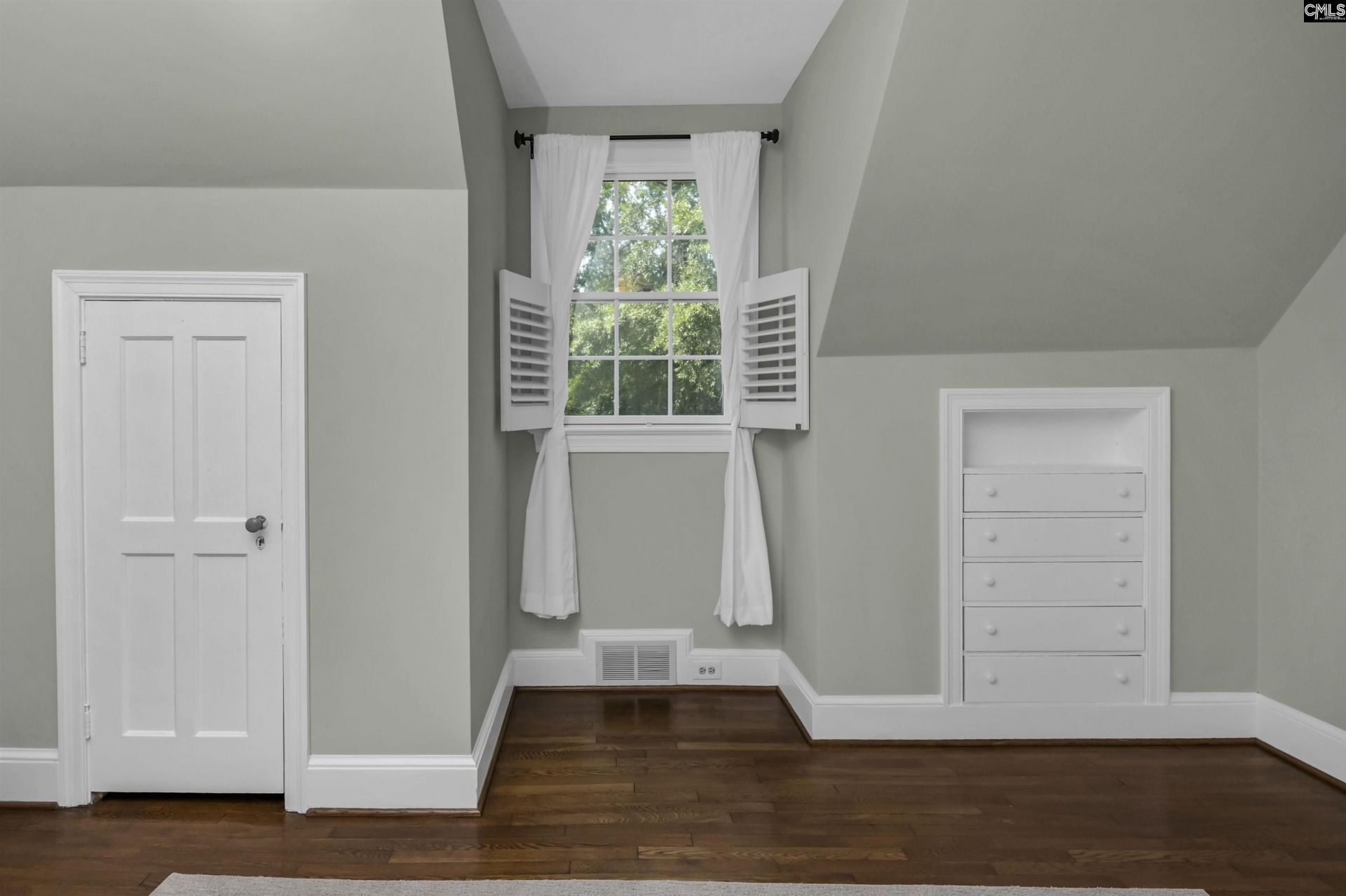 2423 Wilmot Avenue  Photo 32