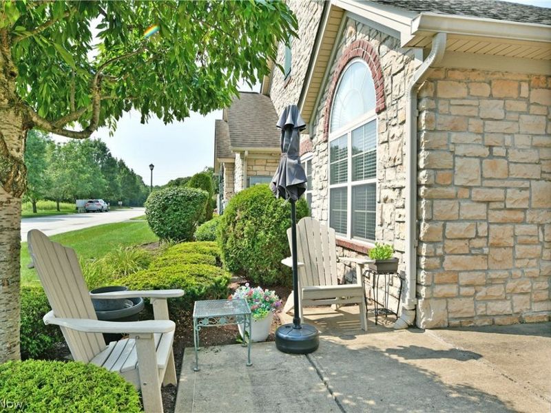 201 River Glen Drive NE, Warren, OH 44484 Photo 2