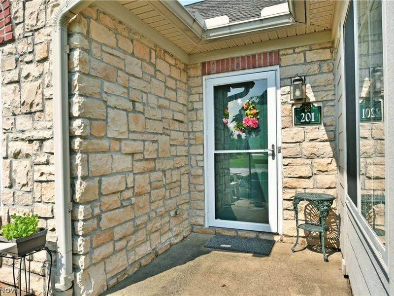 201 River Glen Drive NE, Warren, OH 44484 Photo 3