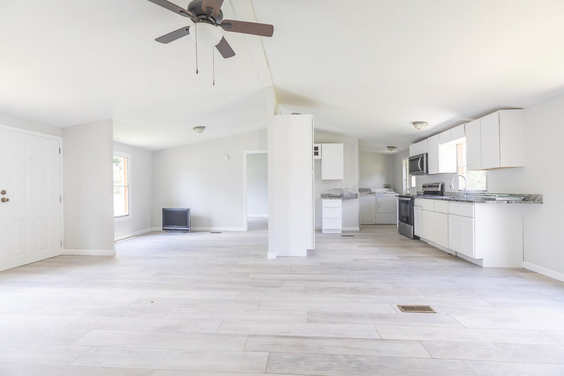 3785 Mayfield Dr.  Photo 10