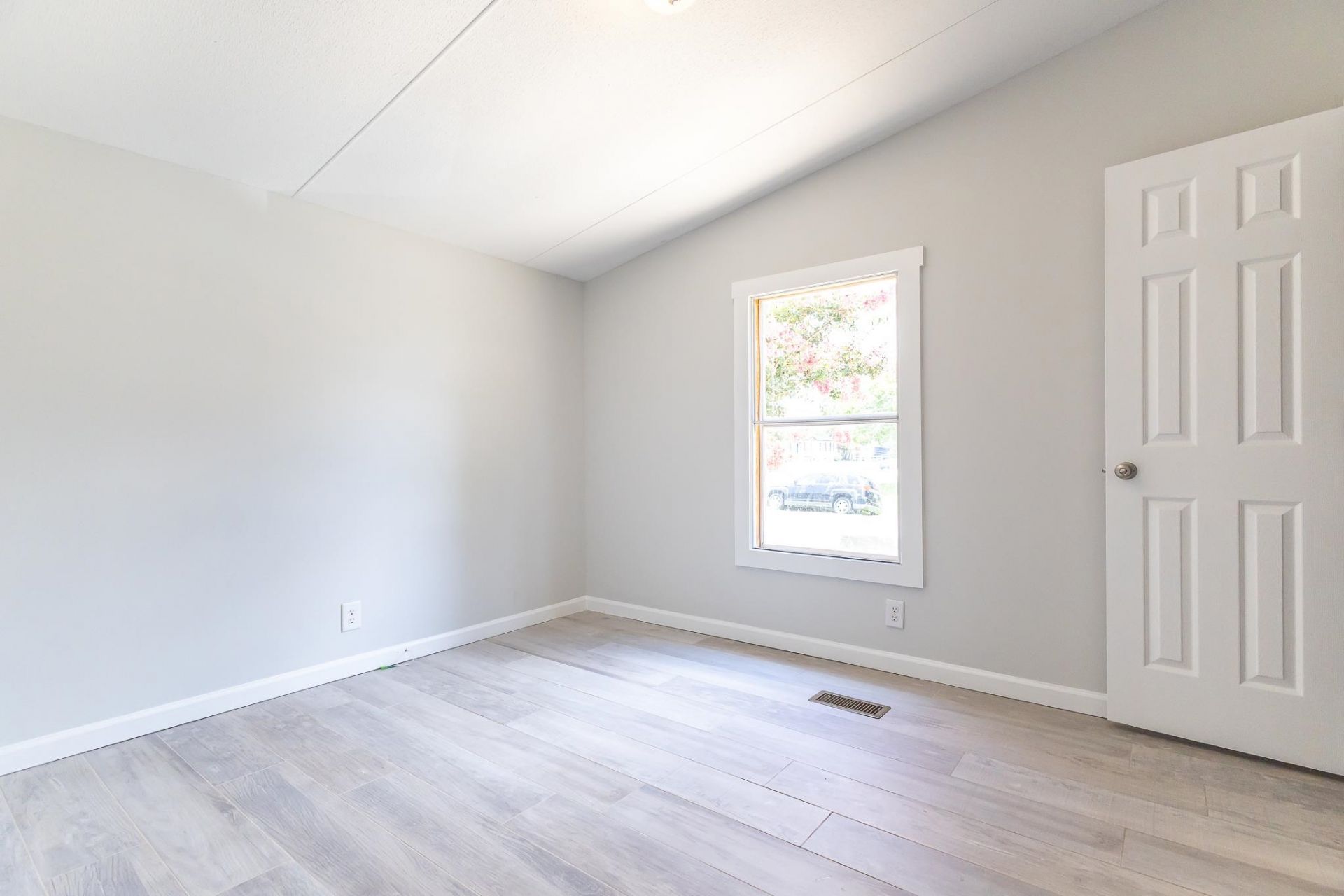 3785 Mayfield Dr.  Photo 11