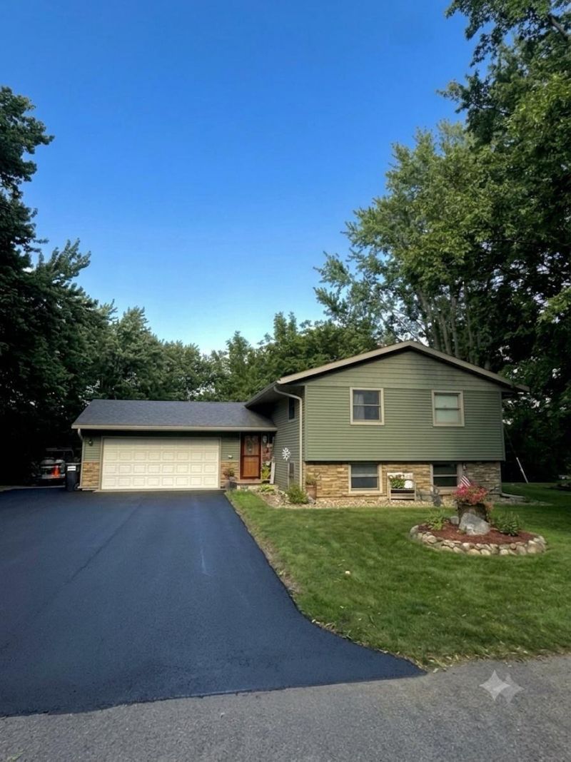 508 Ridge Road, Henderson, MN 56044