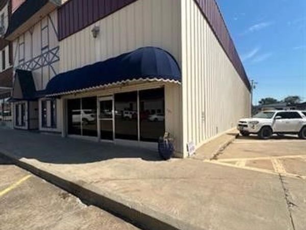 119 N Broadway , Holdenville, OK 74848