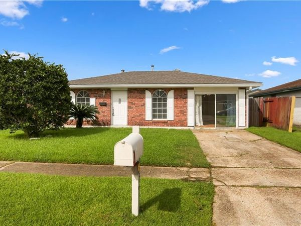 1157 BEECHWOOD Drive , Harvey, LA 70058