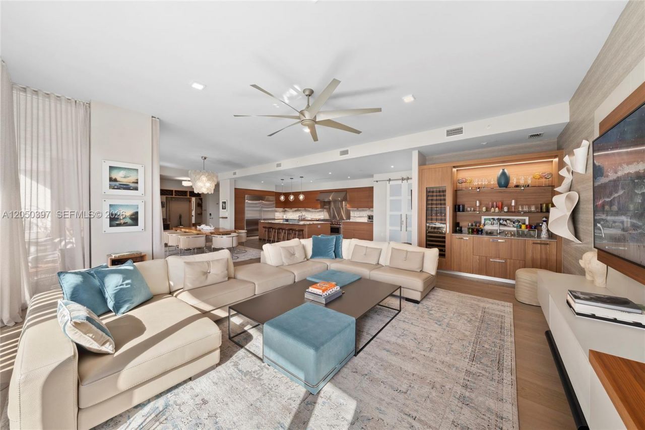 3581 E Glencoe St , Unit 403, Miami, FL 33133 Photo