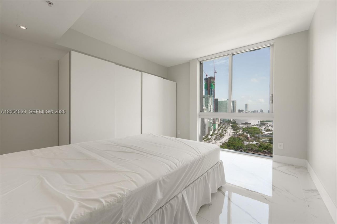 325 S Biscayne Blvd , Unit 3326, Miami, FL 33131 Photo