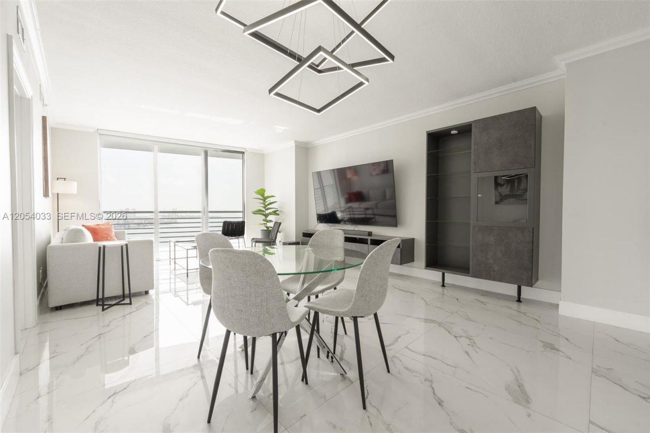 325 S Biscayne Blvd , Unit 3326, Miami, FL 33131 Photo