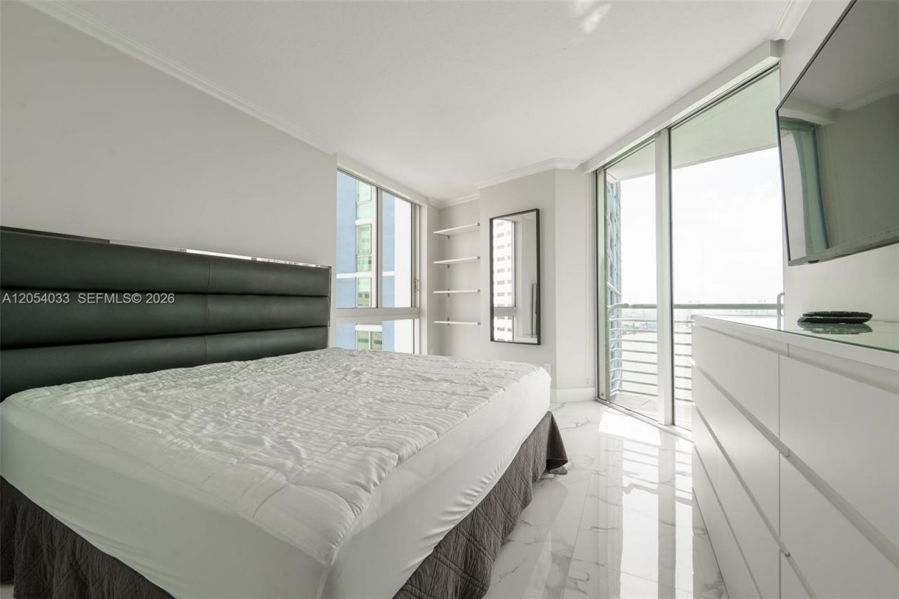 325 S Biscayne Blvd , Unit 3326, Miami, FL 33131 Photo