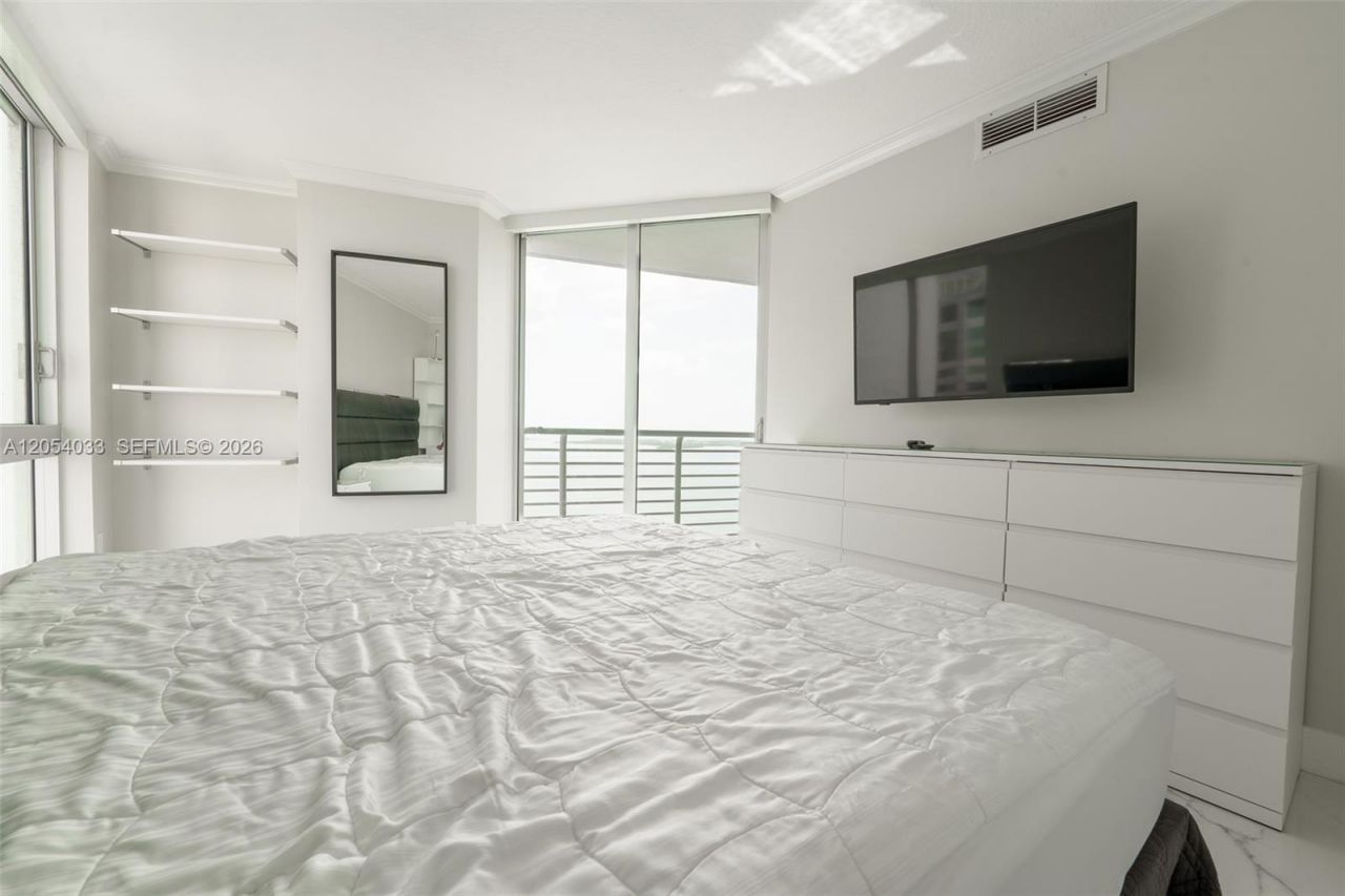 325 S Biscayne Blvd , Unit 3326, Miami, FL 33131 Photo