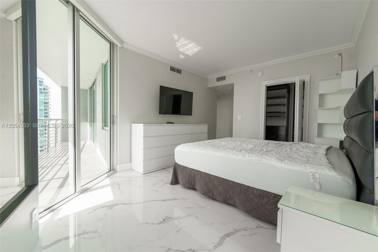 325 S Biscayne Blvd , Unit 3326, Miami, FL 33131 Photo