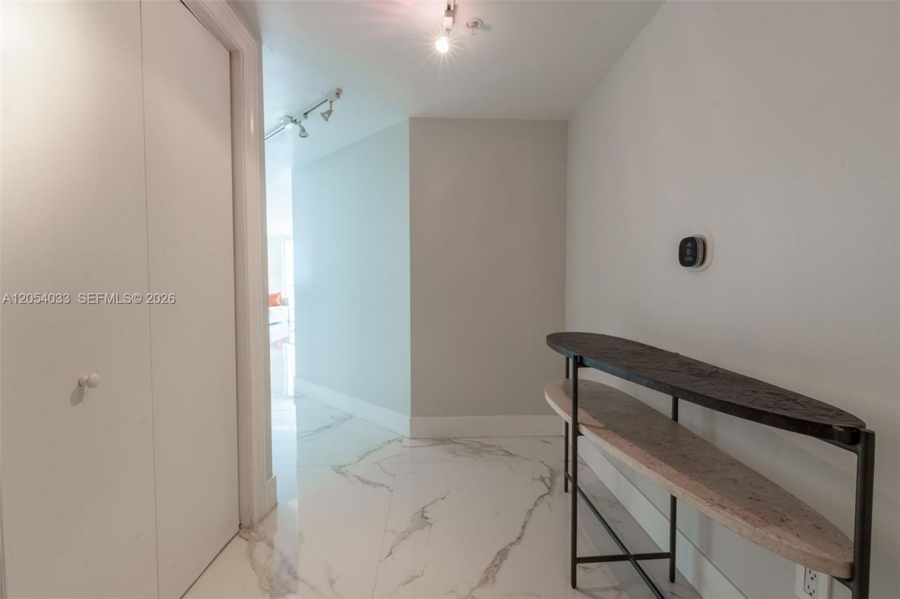 325 S Biscayne Blvd , Unit 3326, Miami, FL 33131 Photo