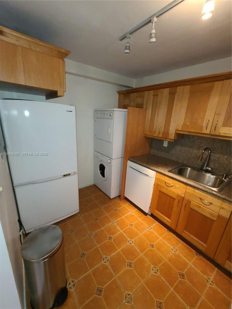 1605 Bay Rd , Unit 206, Miami Beach, FL 33139 Photo
