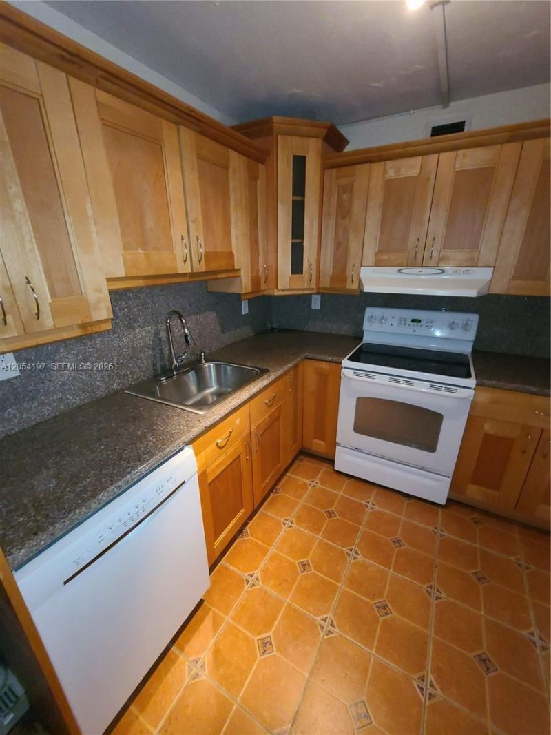 1605 Bay Rd , Unit 206, Miami Beach, FL 33139 Photo