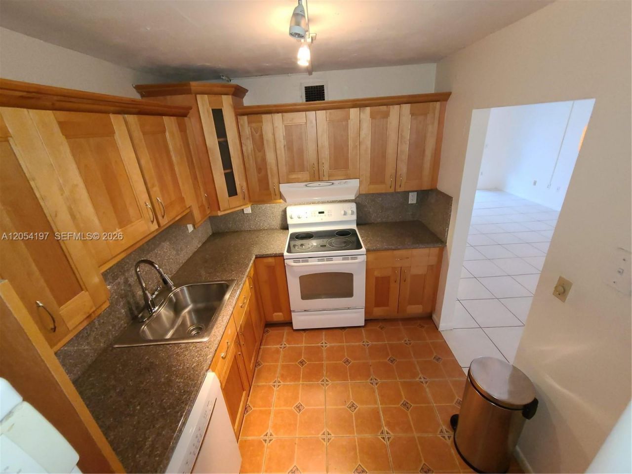 1605 Bay Rd , Unit 206, Miami Beach, FL 33139 Photo