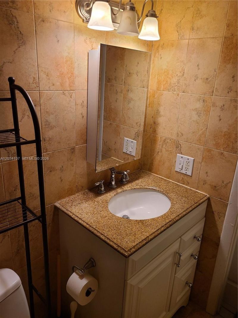 1605 Bay Rd , Unit 206, Miami Beach, FL 33139 Photo