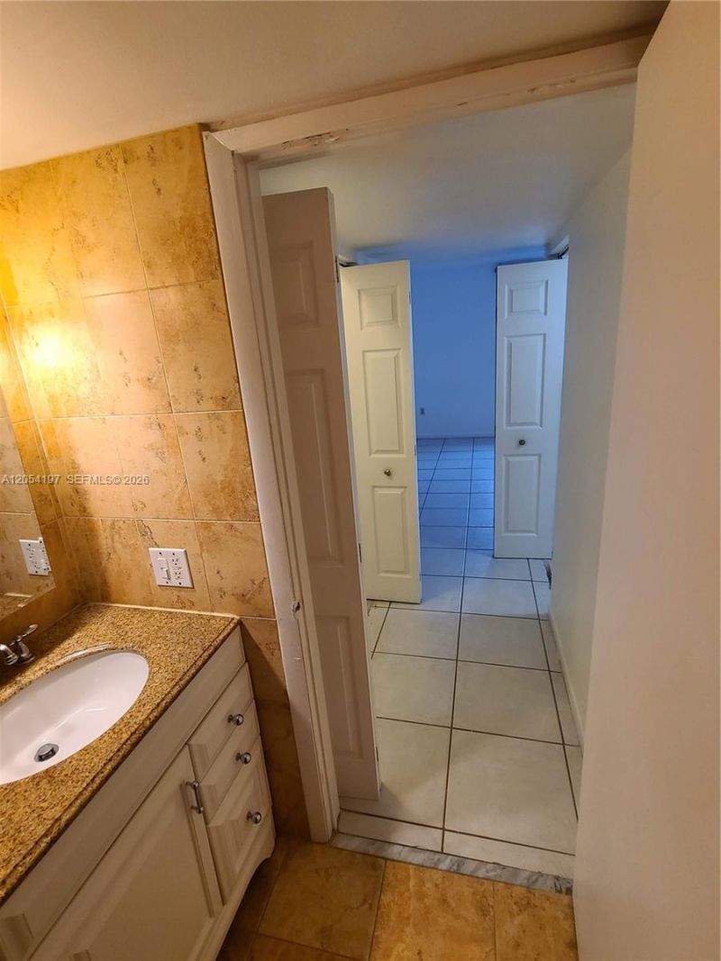 1605 Bay Rd , Unit 206, Miami Beach, FL 33139 Photo