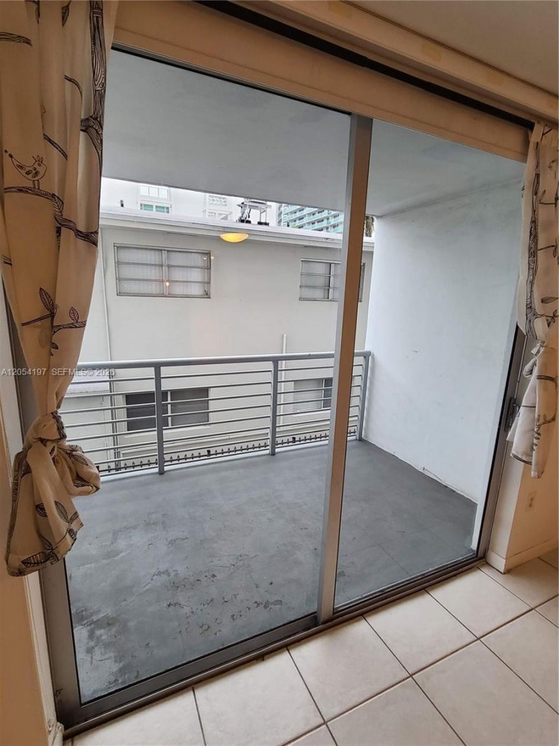 1605 Bay Rd , Unit 206, Miami Beach, FL 33139 Photo