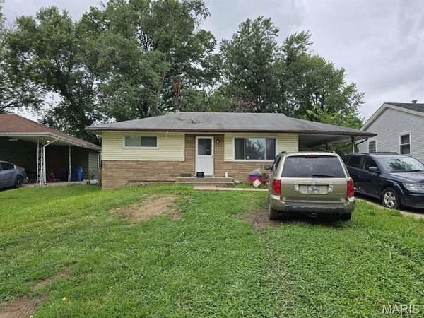 10109 Crown Point Drive , St Louis, MO 63136