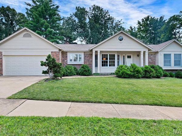 324 W Manor Drive, Chesterfield, MO 63017