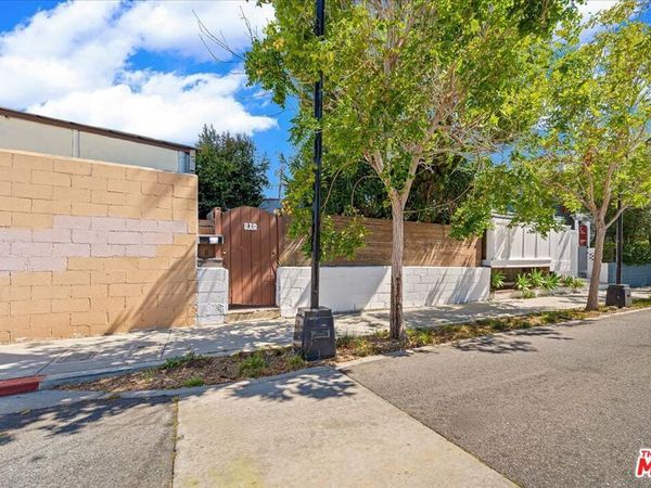 810 Navy Street, Santa Monica, CA 90405