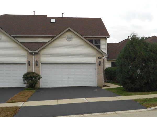 2017 Thornwood Circle, St. Charles, IL 60174