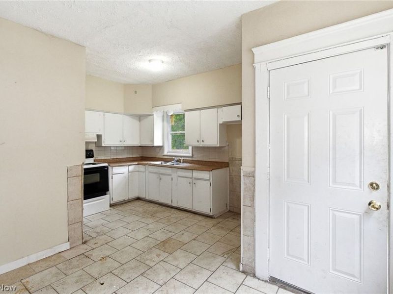 10820 Grantwood Avenue, Cleveland, OH 44108 Photo 16