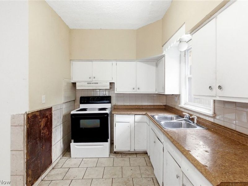 10820 Grantwood Avenue, Cleveland, OH 44108 Photo 17