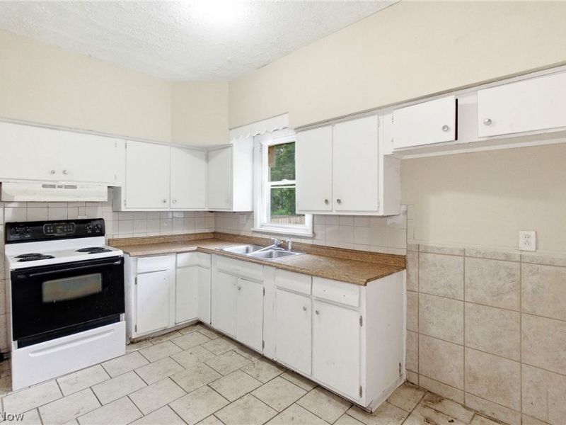10820 Grantwood Avenue, Cleveland, OH 44108 Photo 18