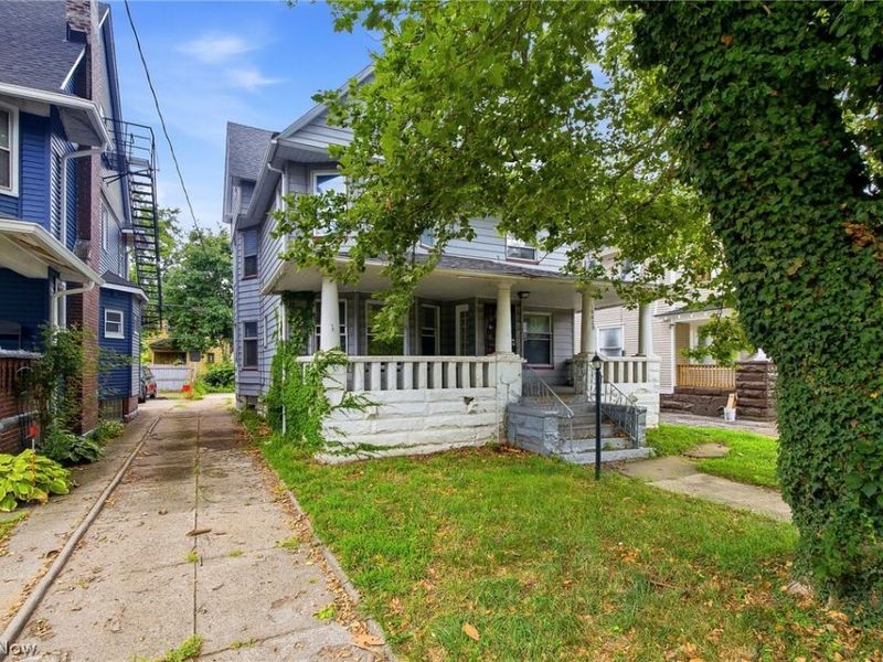 10820 Grantwood Avenue, Cleveland, OH 44108 Photo 2