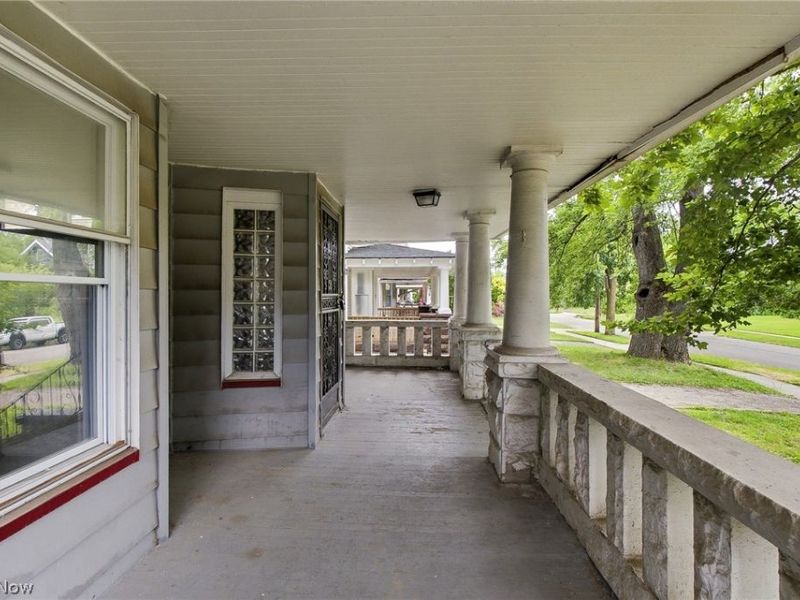 10820 Grantwood Avenue, Cleveland, OH 44108 Photo 5