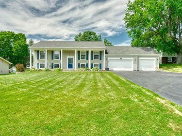9 Tall Acres Drive, Pittsford, NY 14534