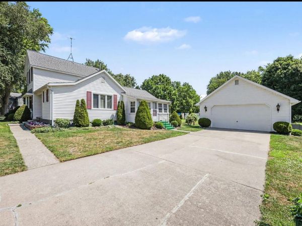 402 Smith Street, Sheridan, MI 48884