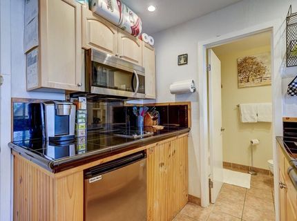11591 Snowpeak Way , Unit #202, Truckee, CA 96161 Photo