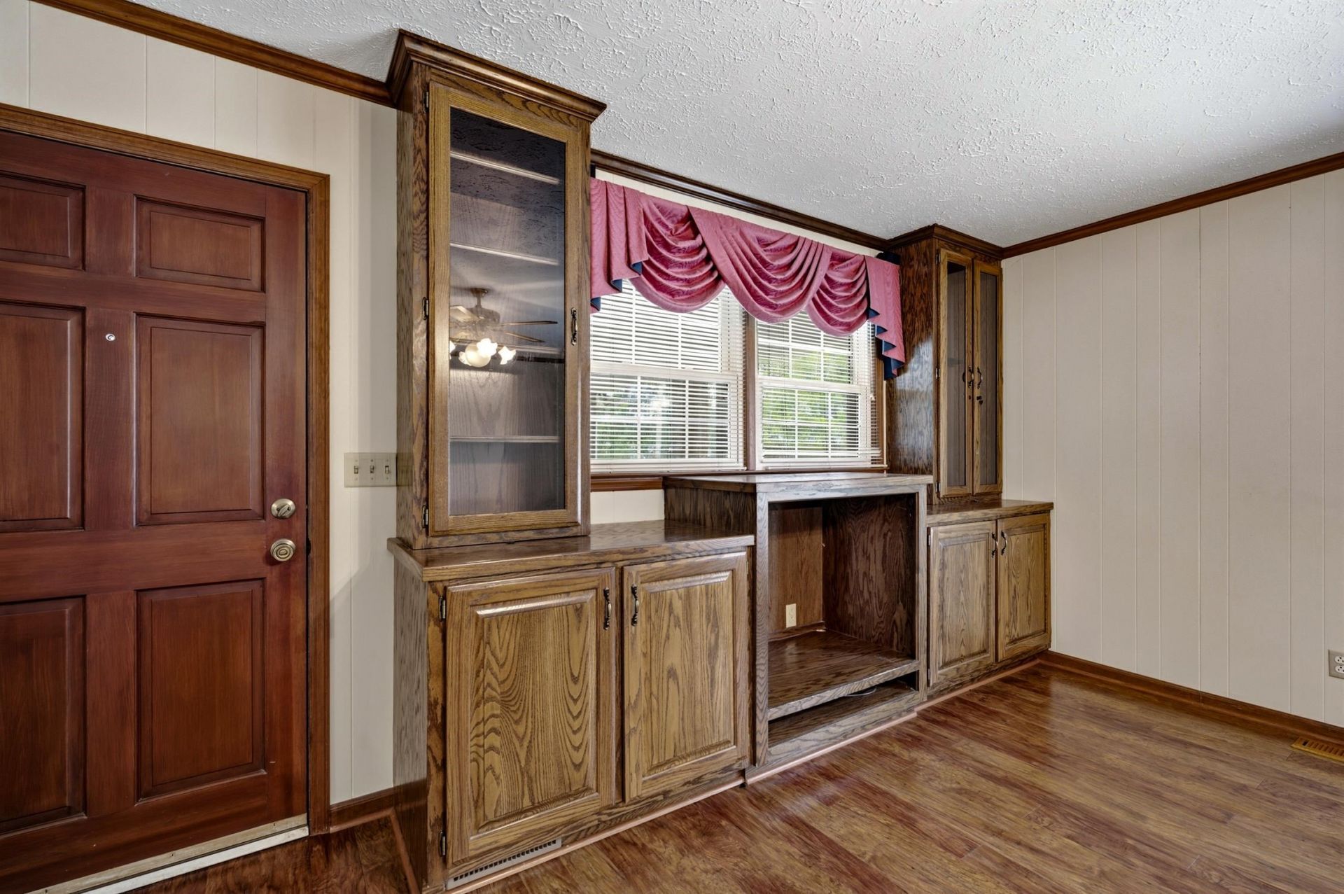1007 Academy Dr. Photo 10