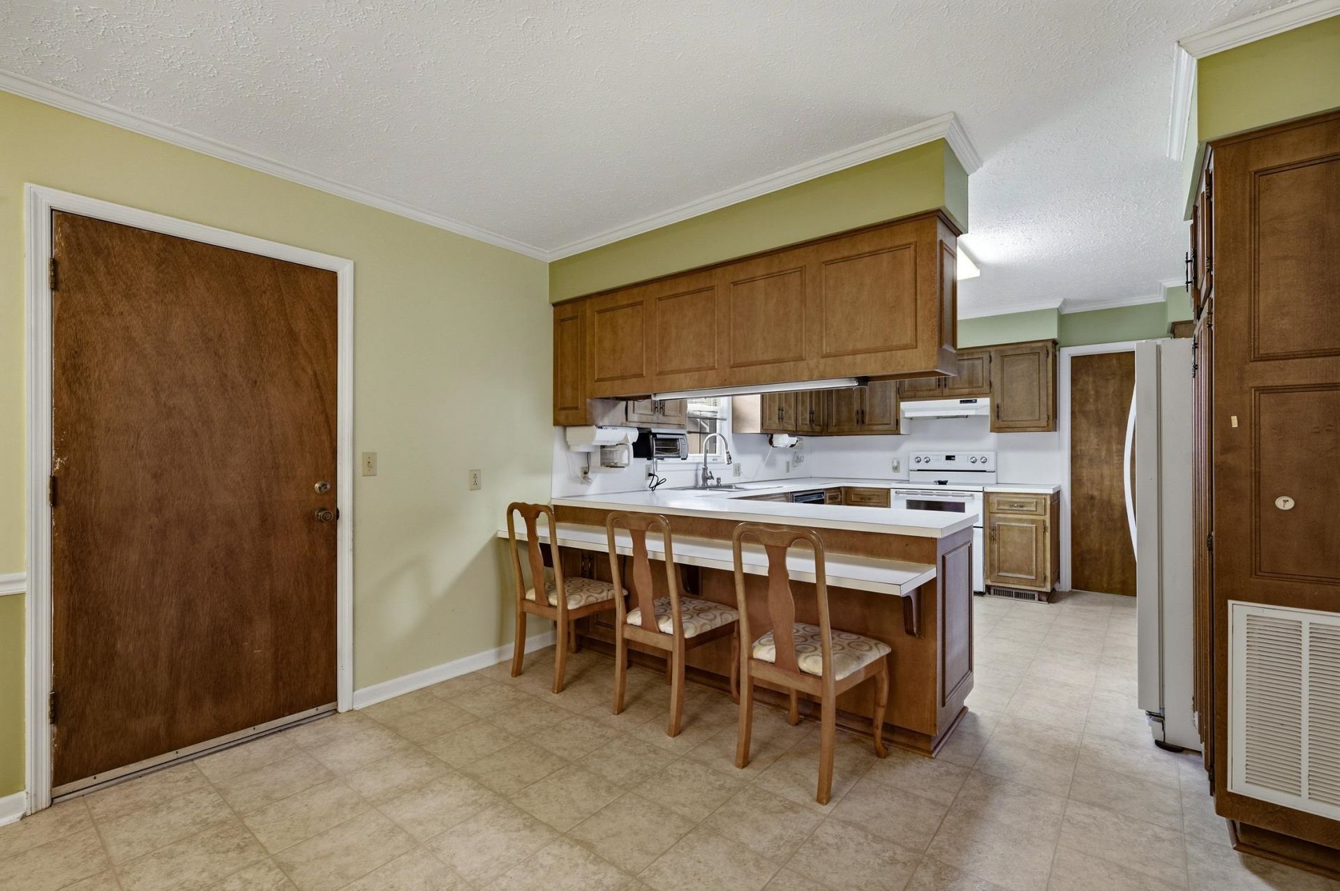 1007 Academy Dr. Photo 11