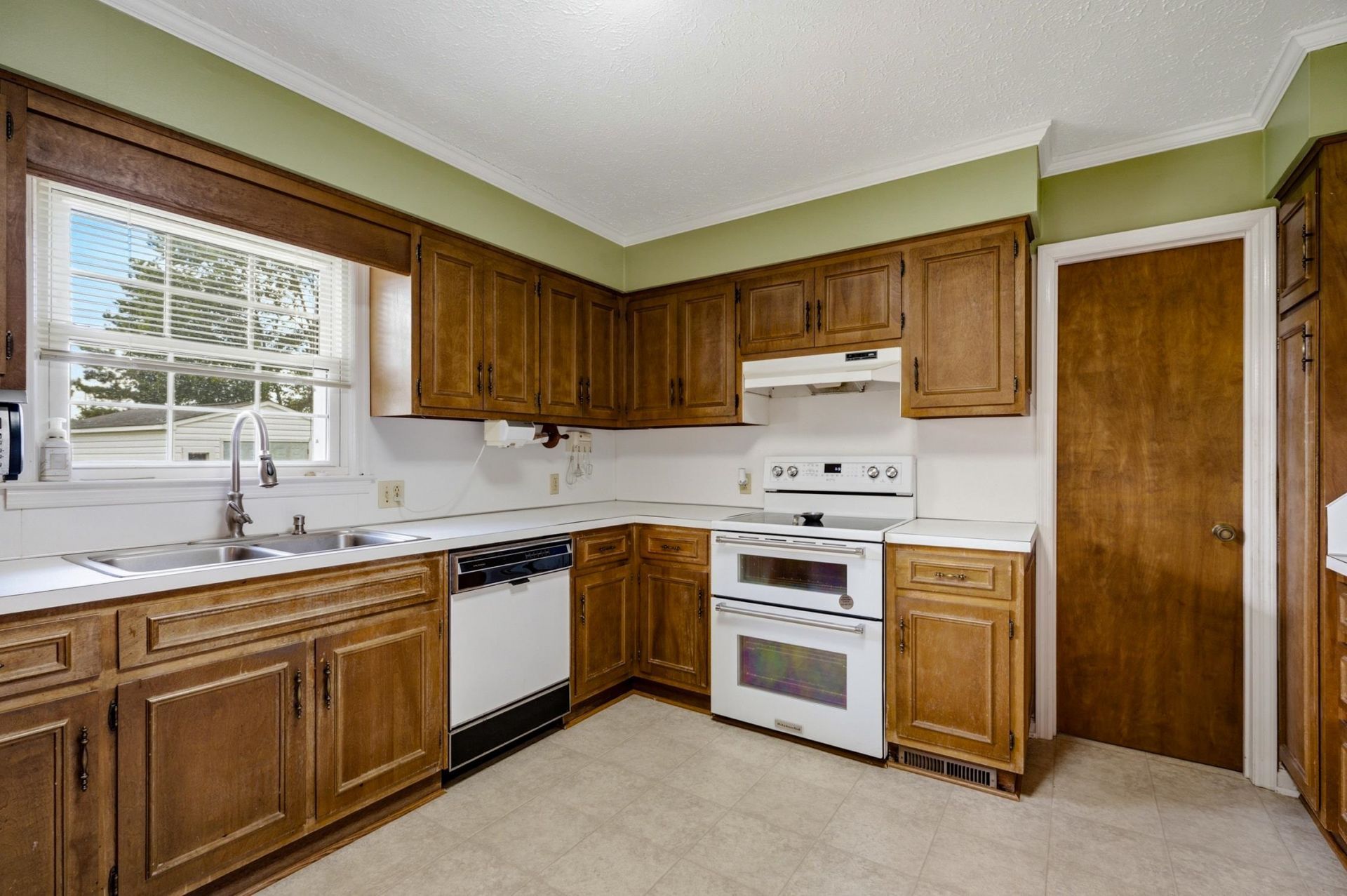 1007 Academy Dr. Photo 12
