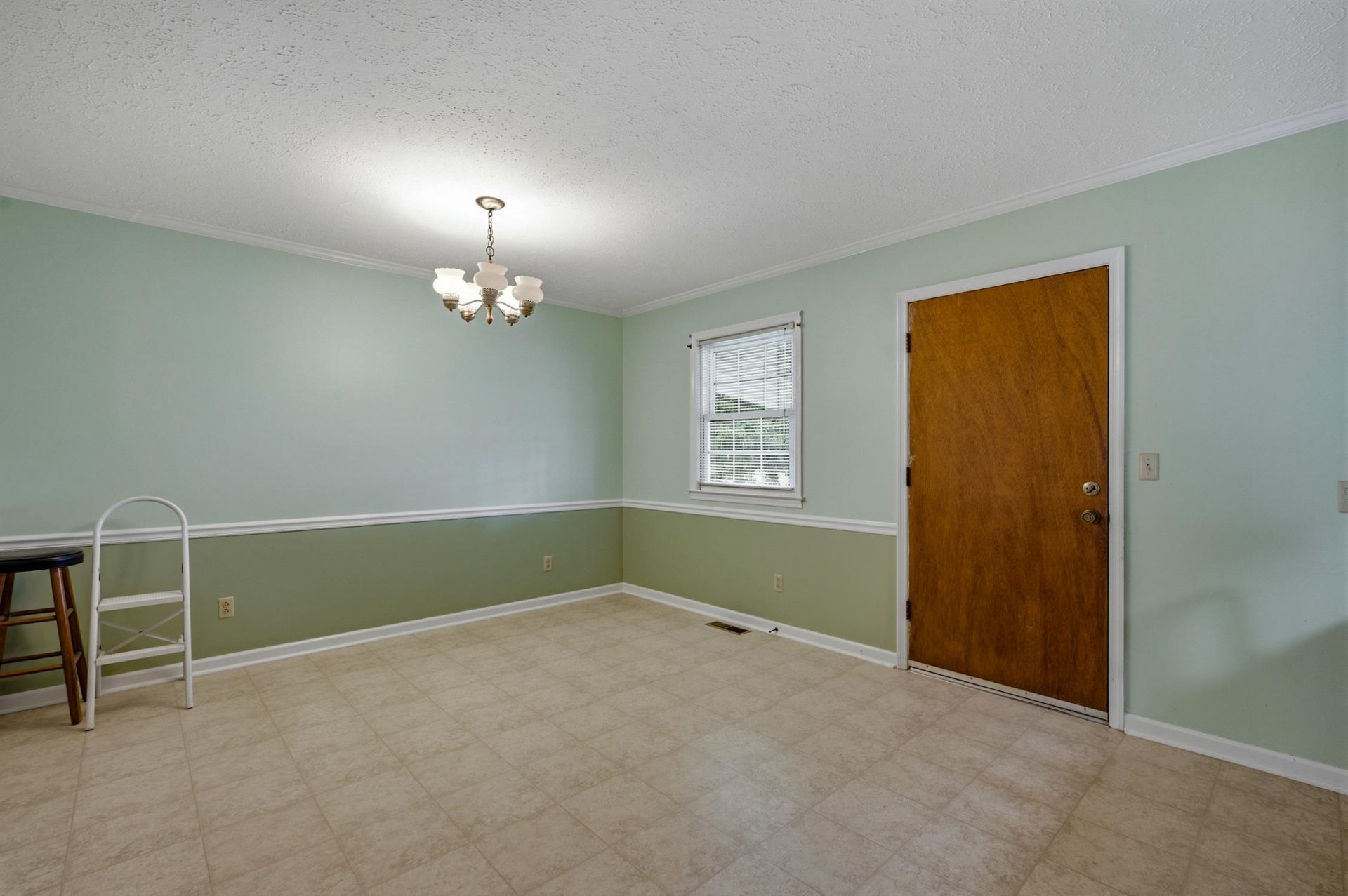 1007 Academy Dr. Photo 15