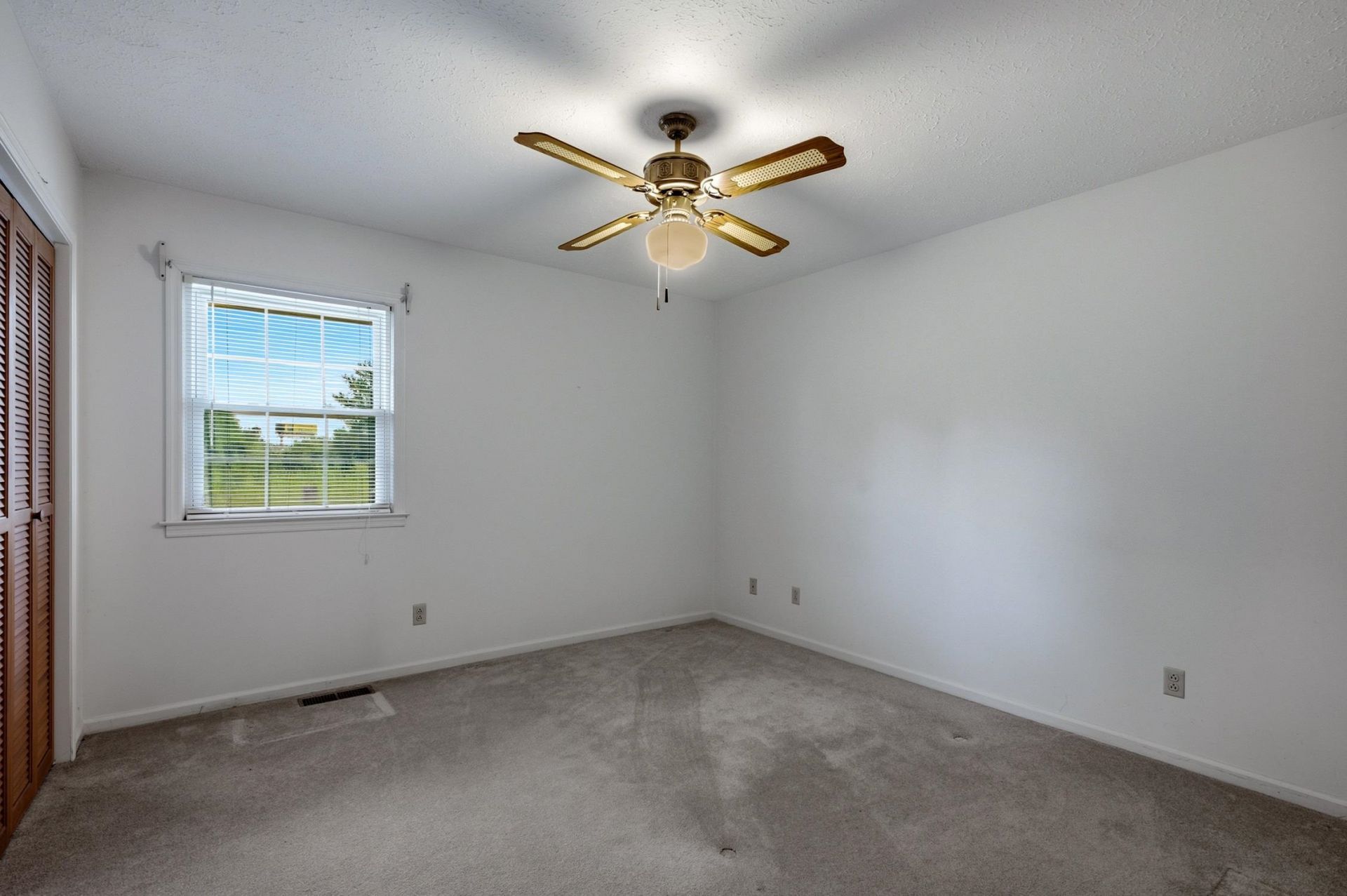 1007 Academy Dr. Photo 18