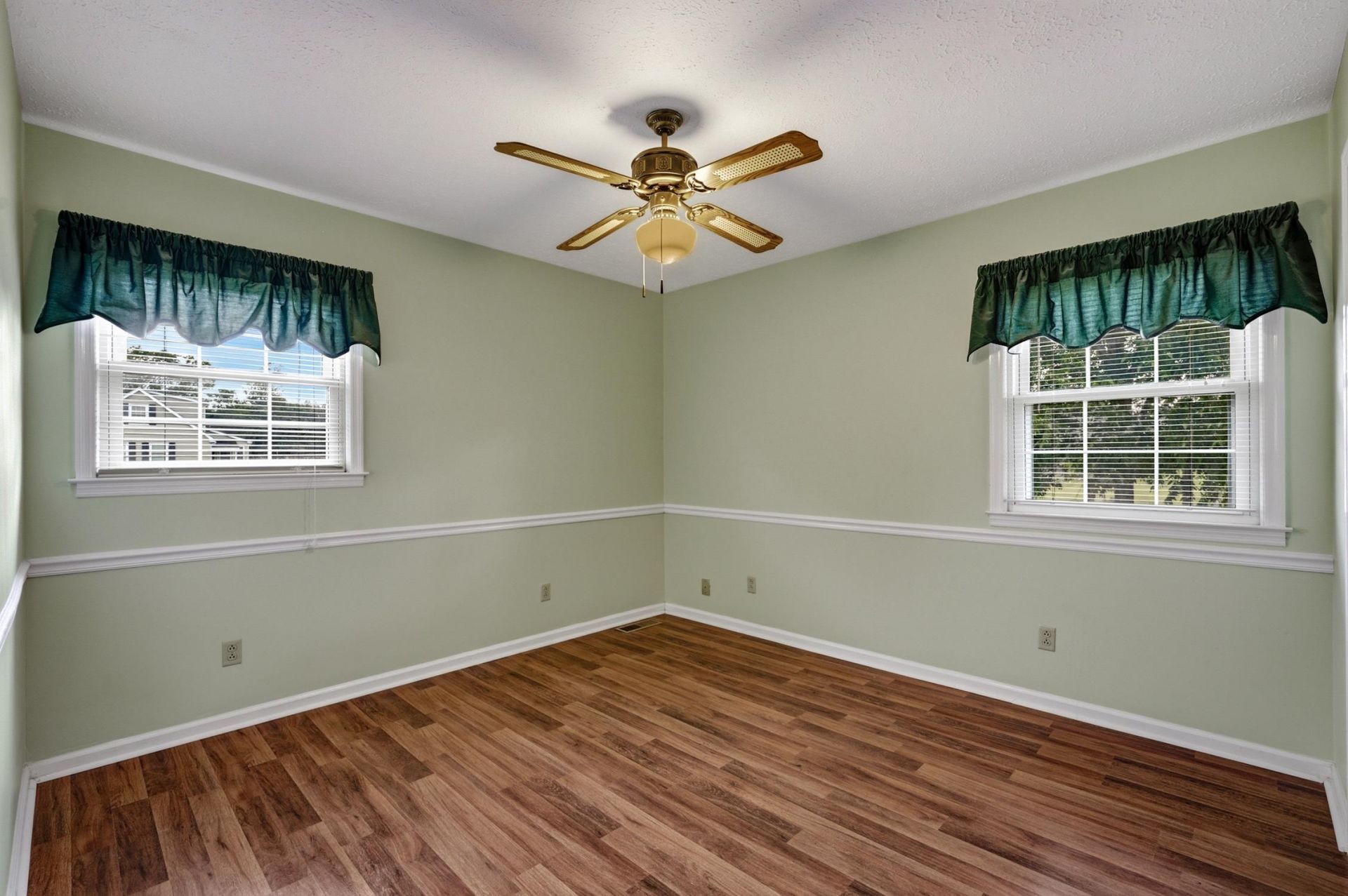 1007 Academy Dr. Photo 20