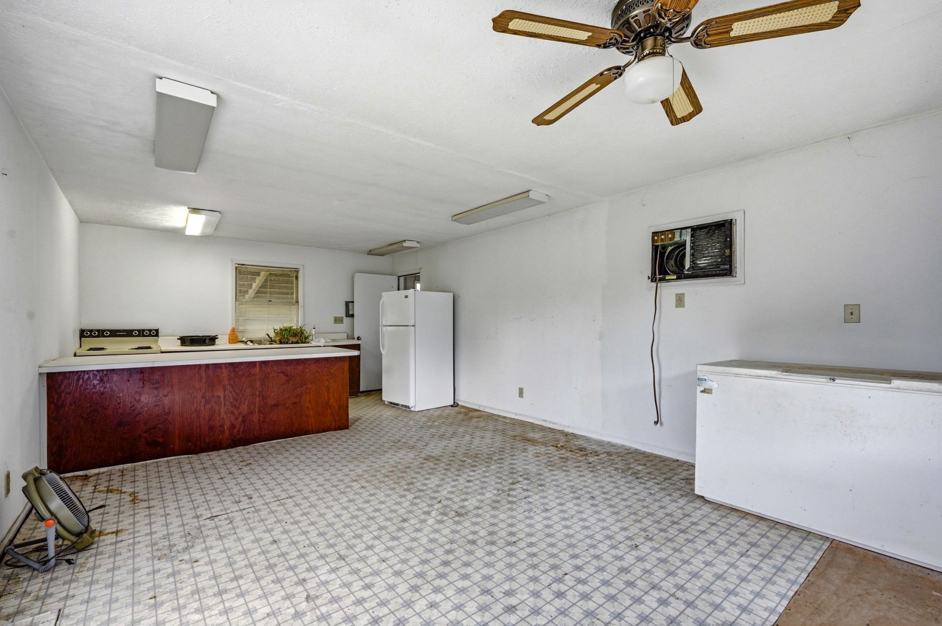 1007 Academy Dr. Photo 35