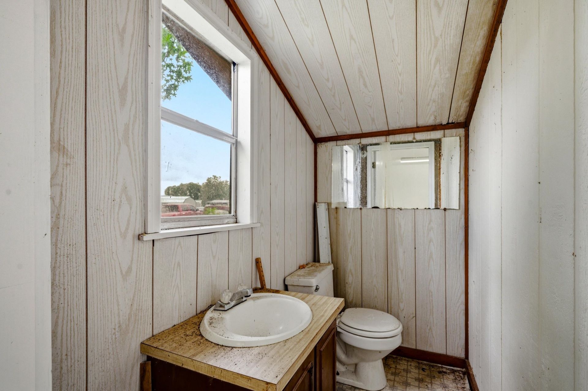 1007 Academy Dr. Photo 36