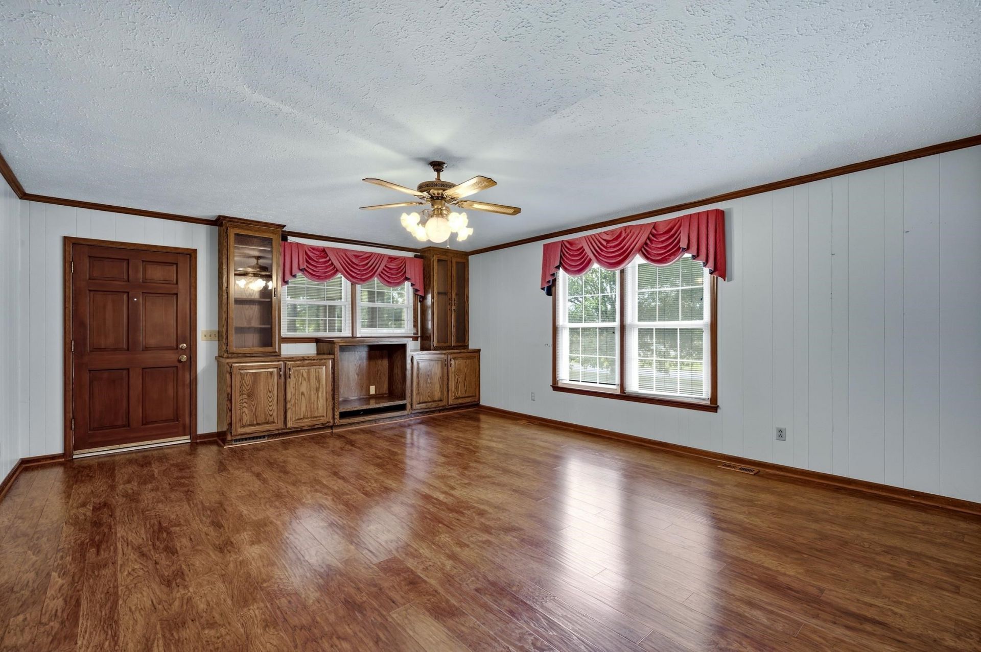 1007 Academy Dr. Photo 7