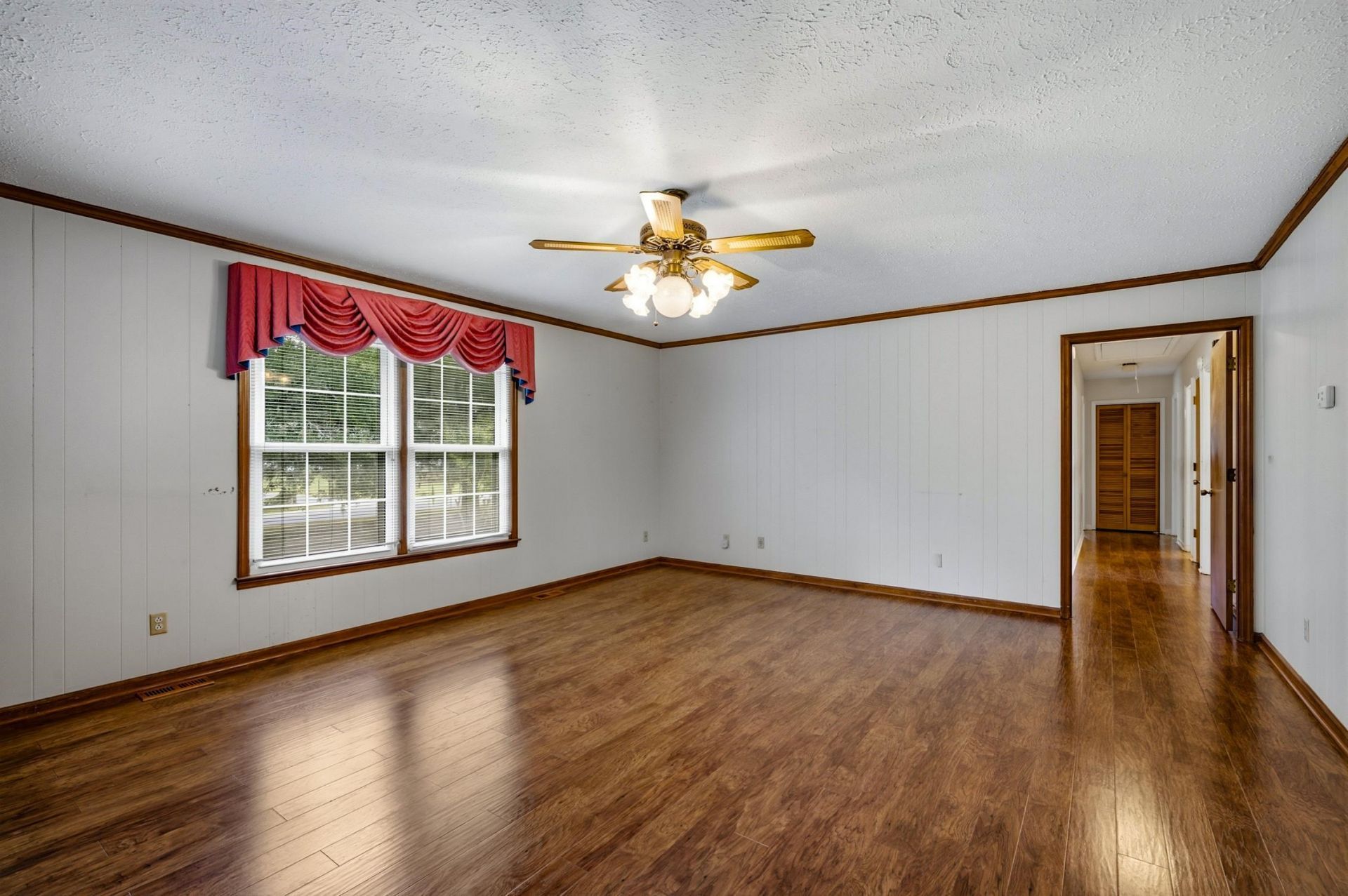 1007 Academy Dr. Photo 8