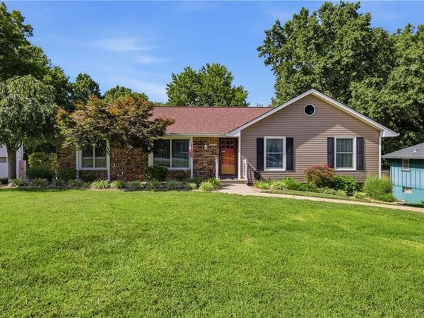 2412 SW Paris Drive, Blue Springs, MO 64015
